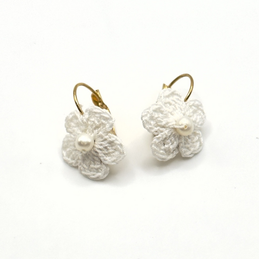 Brincos Florais em Croché CLARA – Branco